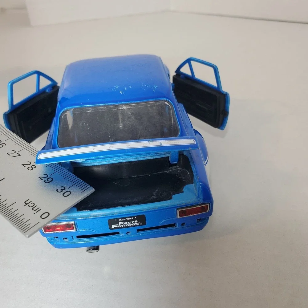 Jada Toys‎ 1:24 Scale 1974 Ford Escort Die-Cast Model Car Blue. Missing Parts